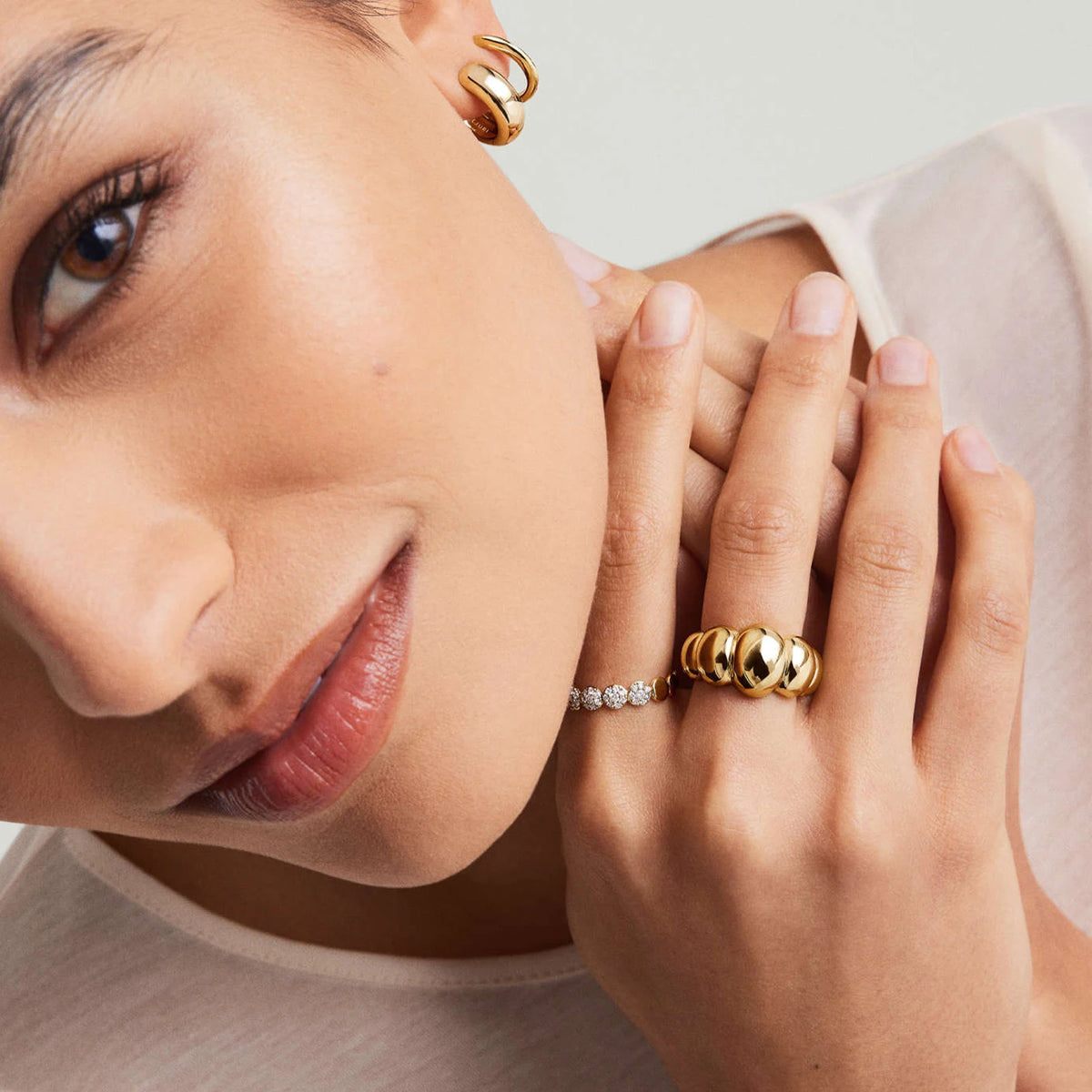 Anel Charlotte Puffy em Ouro 18k – Volume Orgânico e Sofisticação Escultural | Saint Carvalho