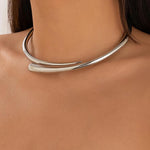 Conjunto Escultural Dourado Saint Carvalho – Colar, Bracelete e Anel Feminino Minimalista