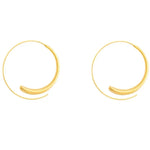 Brincos Argola Dourada Minimalista – Elegância Contemporânea em Ouro 18k | Saint Carvalho