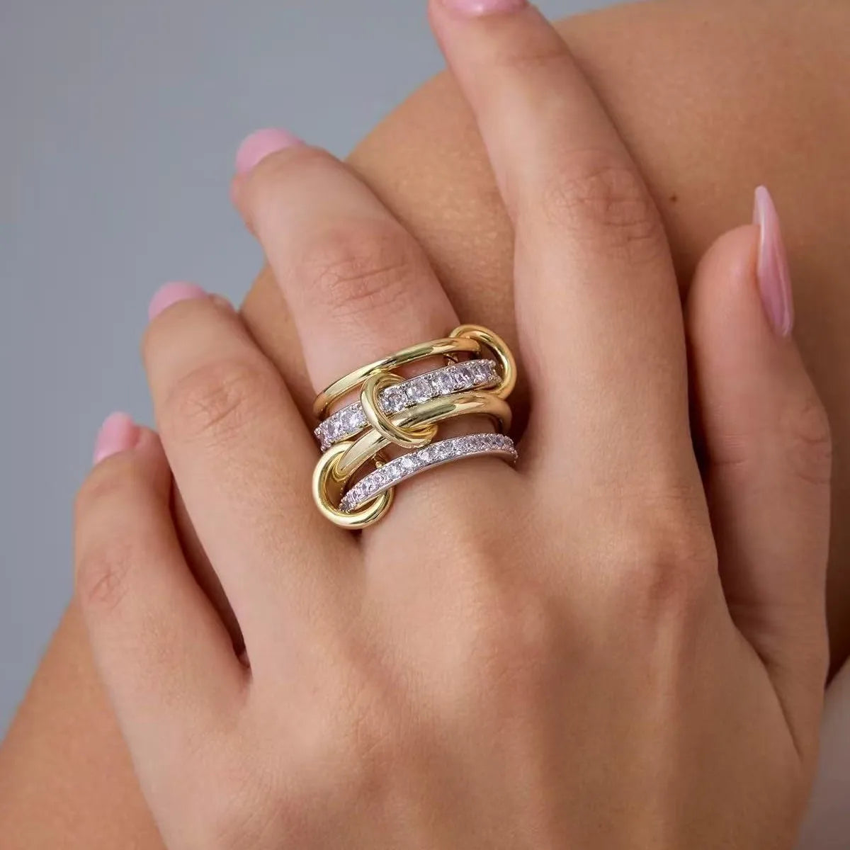 Anel Multicamadas em Ouro 18k – Design Esculpido e Atemporal | Saint Carvalho