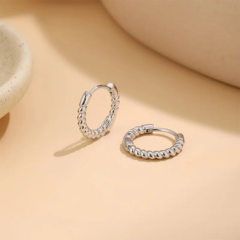 Brinco Argola de Ouro 18K Esferas Polidas – Design Minimalista e Atemporal