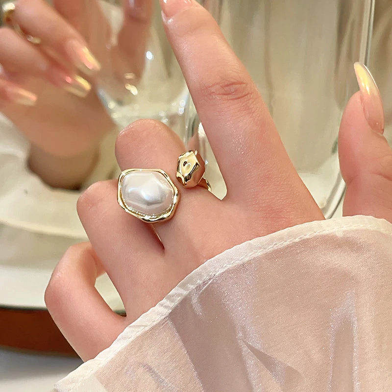 Anel Ajustável Pérola Barroca – Design Orgânico em Ouro 18k | Saint Carvalho