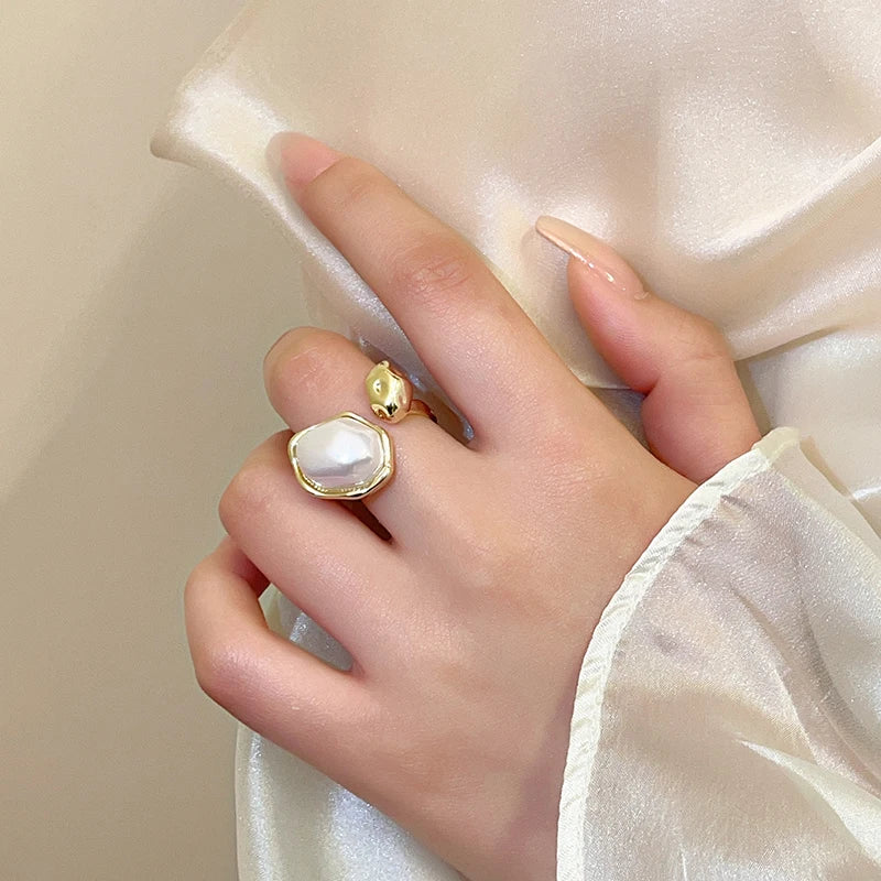 Anel Ajustável Pérola Barroca – Design Orgânico em Ouro 18k | Saint Carvalho