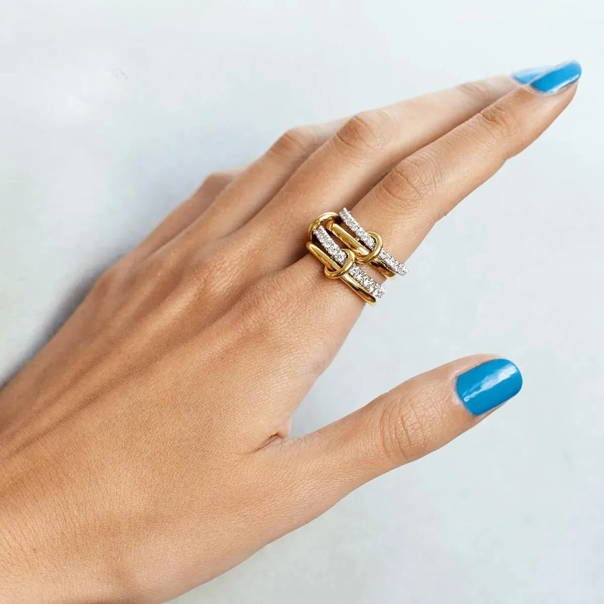 Anel Multicamadas em Ouro 18k – Design Esculpido e Atemporal | Saint Carvalho