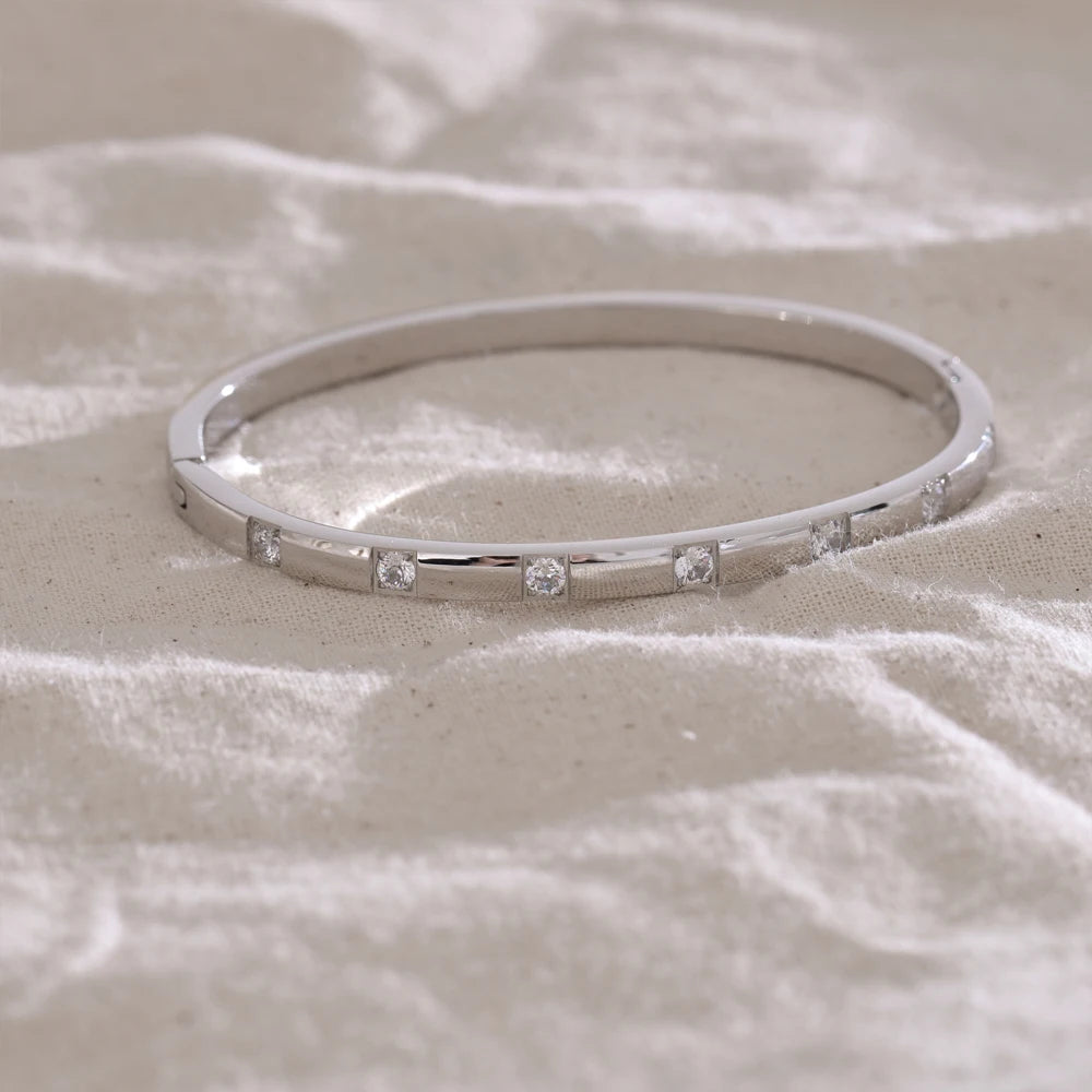 Pulseira Elegance em Prata 925 com Zircônias Cravejadas – Minimalismo Sofisticado | Saint Carvalho Argentum