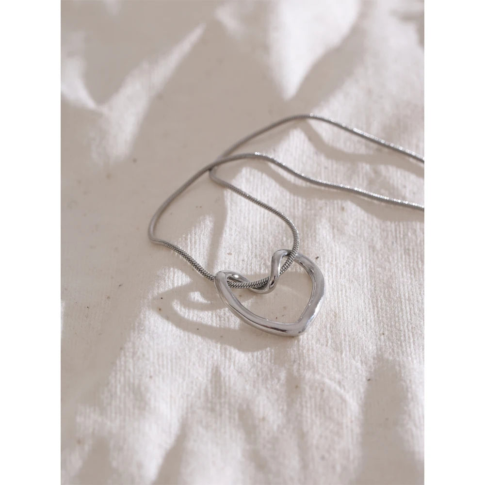 Colar Prata 925 Coração Contínuo – Minimalismo Atemporal | Saint Carvalho