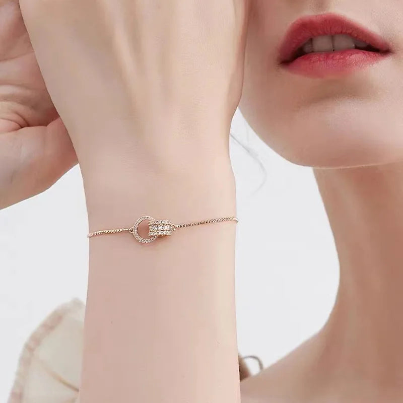 Pulseira Dourada Ajustável com Cristais em Ouro 18k – Delicadeza Atemporal | Saint Carvalho