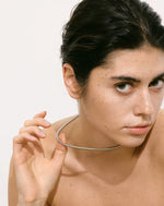 Colar Prata 925 Rígido com Fecho Magnético – Sofisticação Contemporânea | Saint Carvalho