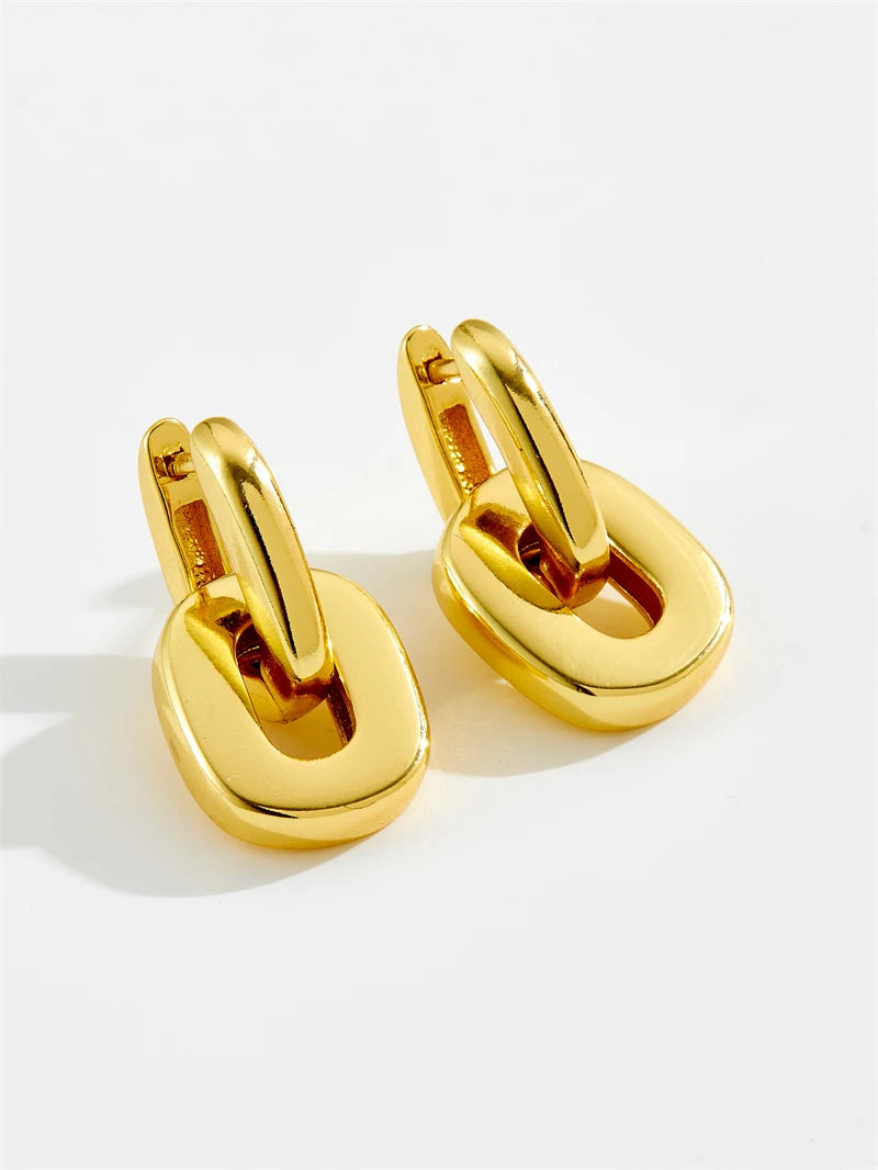 Brinco Argola Dupla Bicolor Ouro e Prata – Design Moderno e Sofisticado