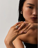 Anel Escultural Crossover – Design Contemporâneo Saint Carvalho